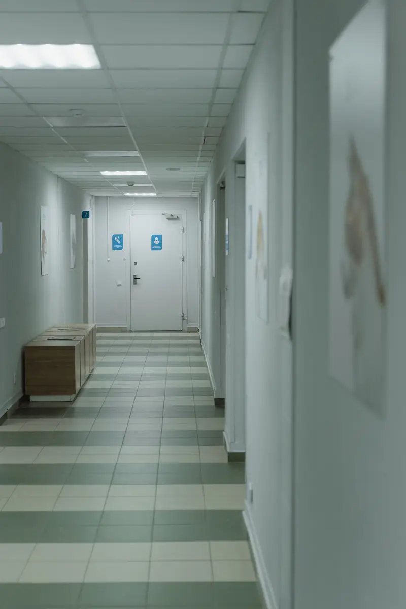 Pasillo de hospital moderno